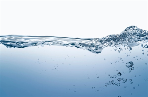 Purificación de agua con luz visible: Nanomateriales híbridos que transforman el futuro