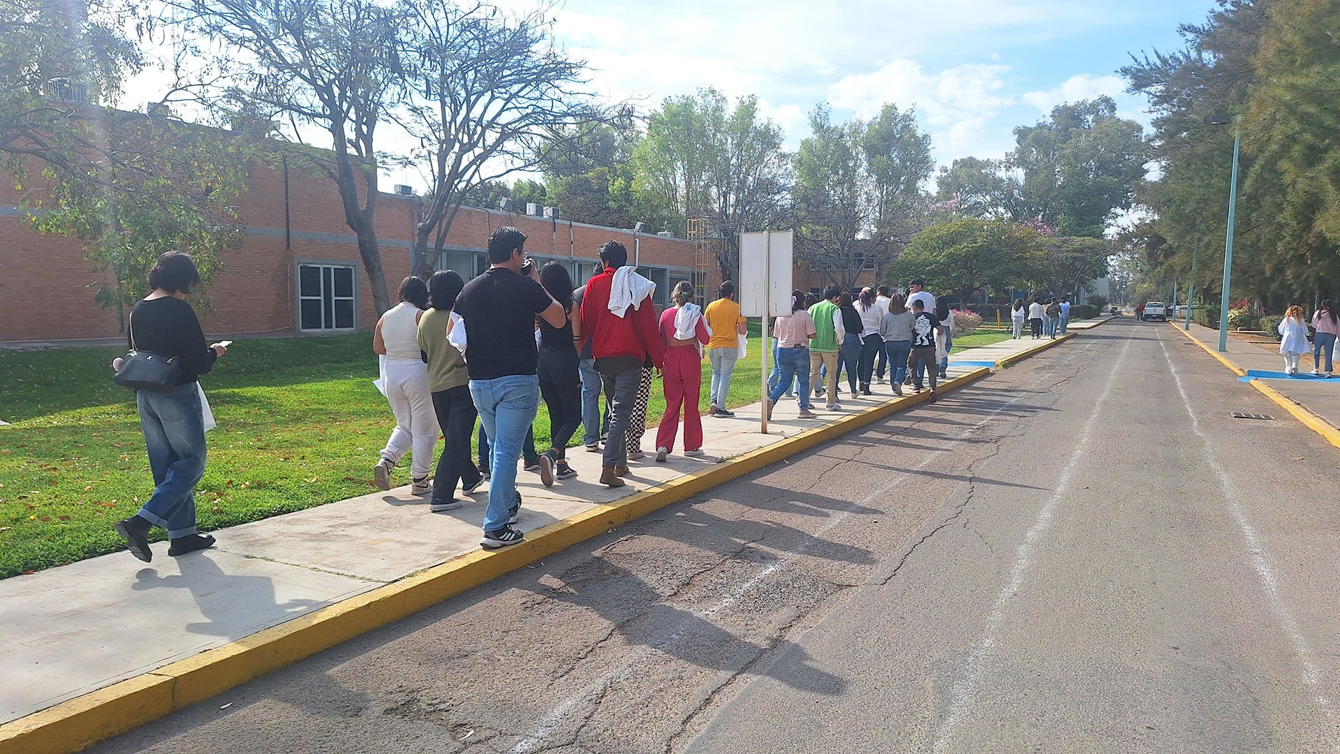 Recorrido por diferentes áreas de la Unidad Irapuato a visitas